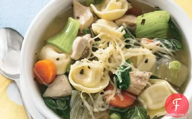 Ensopado de Tortellini de frango e vegetais de fogão lento