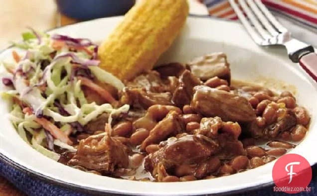 Feijões e carne do assado do lento-Fogão