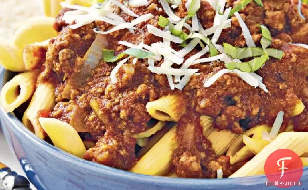 Ragu da carne do lento-fogão com Penne