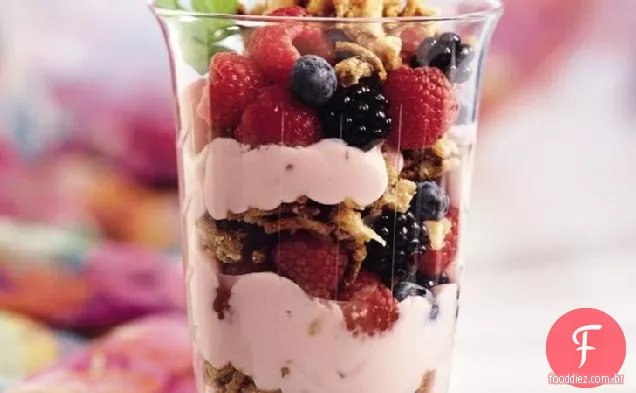 Parfaits De Trituração De Manteiga De Baga Mista
