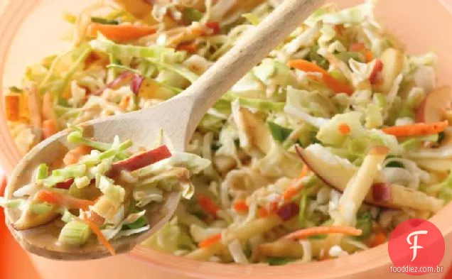 Mel-Mostarda salada de repolho com maçãs