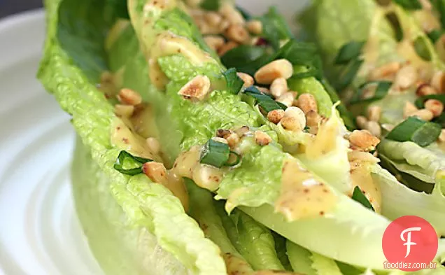 Romaine corações com molho de Miso-mostarda