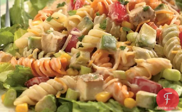 Salada De Macarrão De Frango Do Sudoeste