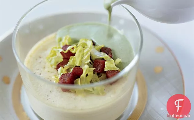Sopa de alface espumosa com creme de cebola