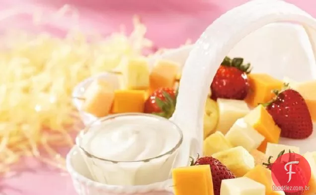 Multi Kabobs de frutas e queijo com molho cremoso