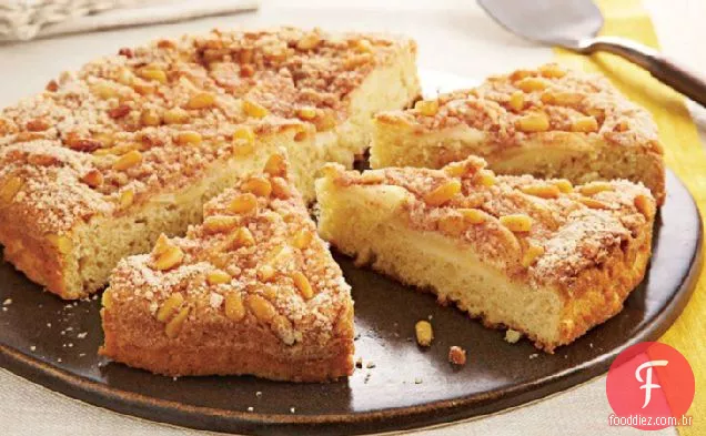 Bolo de Pêra com pinhões