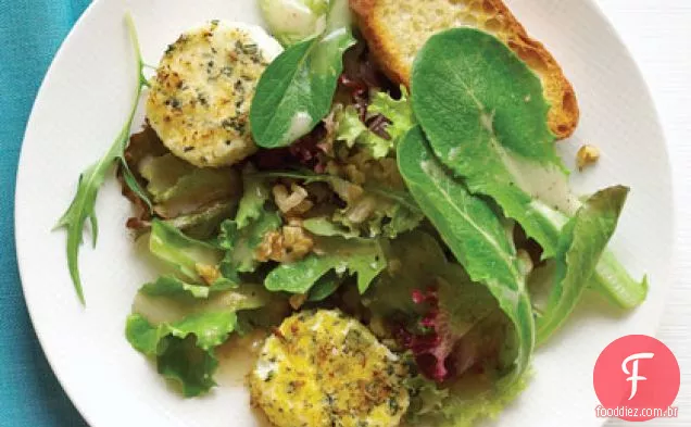 Queijo de cabra assado com salada de alface de Primavera
