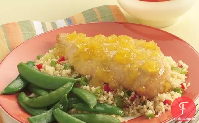 Peito de frango envidraçado com abacaxi com pilaf de cuscuz