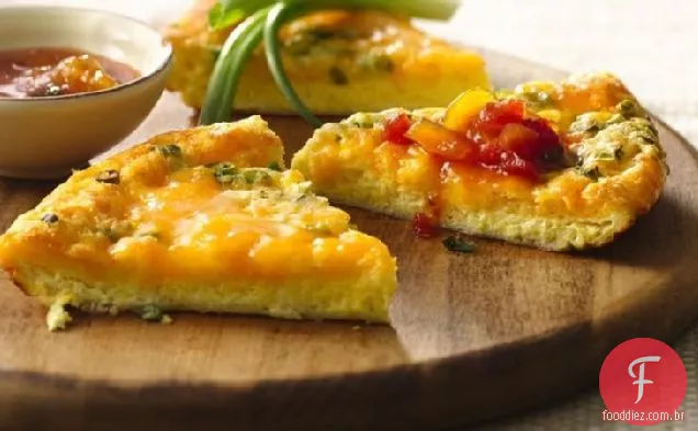 Omelete de queijo inchado assado com salsa de pêssego