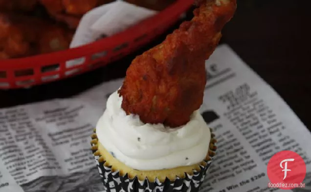 Frango com búfalo saboroso e Cupcakes de Pão de milho