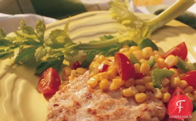 Rissóis de peru ao estilo da Califórnia com sabor de milho e tomate