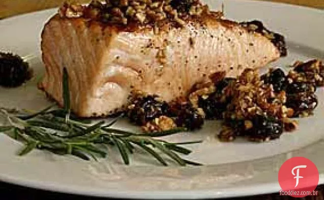 Salmão rei selvagem com cerejas secas e amêndoa defumada Beurre Noisette