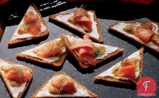 Canapés de salmão com mostarda de mel