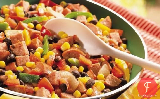 Cajun feijão preto com salsicha e milho