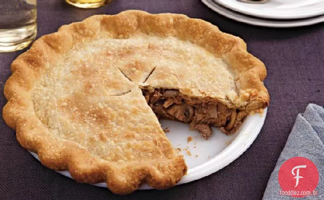 Torta de estrogonofe de carne e cogumelos