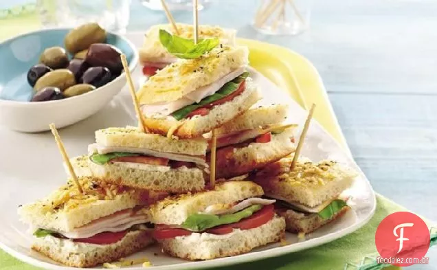 Manjericão-Turquia Mini Focaccia Sanduíches