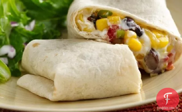 Fácil milho e Feijão Preto Wraps