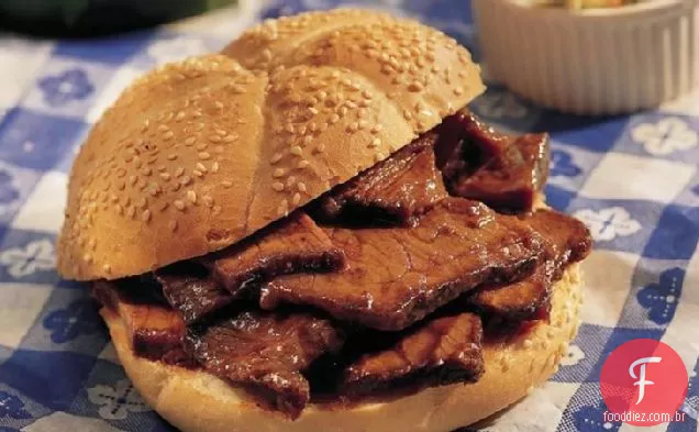 Sanduíches De Carne De Churrasco Com Fogão Lento
