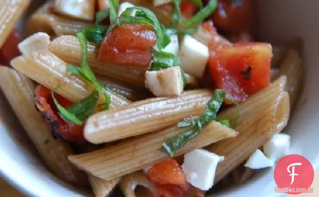 Salada rápida de Macarrão Penne com vinagrete balsâmico