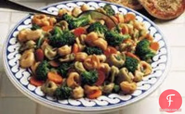Tortellini em manjericão-vinagrete balsâmico
