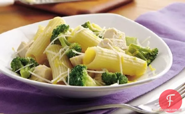 Rigatoni limão-frango com brócolis