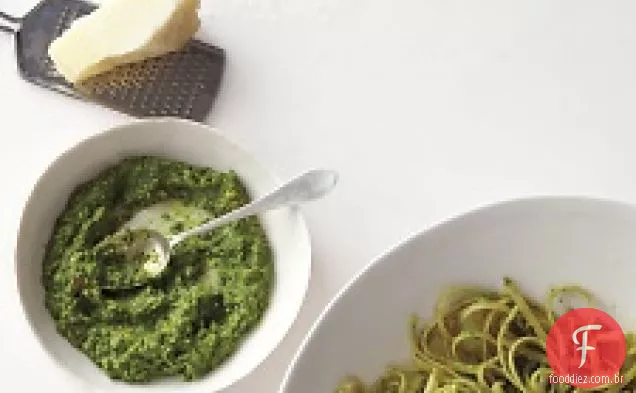 Pesto de alho verde mostarda e torrado com queijo Pecorino-romano