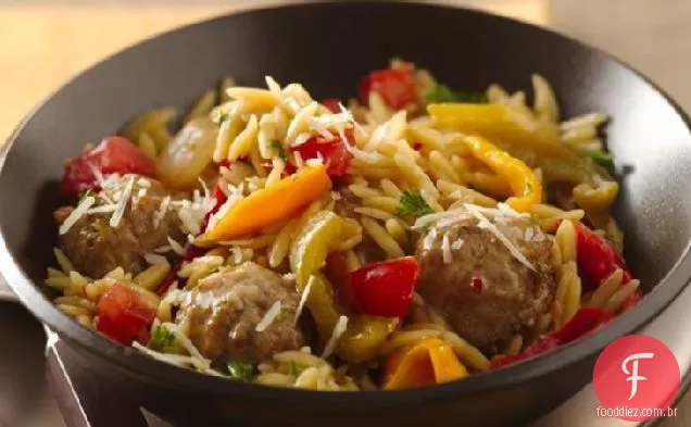Parmesão Orzo e almôndegas
