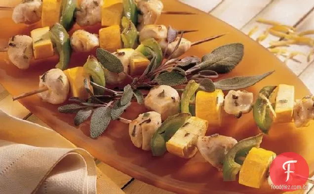 Kabobs De Frango Com Vidro De Bordo