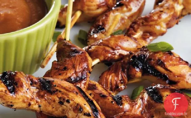 Frango grelhado Satay com molho de amendoim
