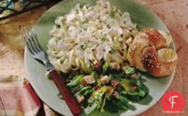Frango Cremoso-Macarrão Salada Caesar
