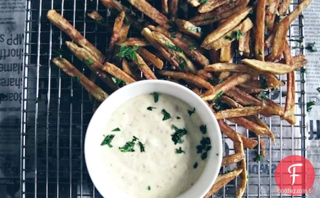 Batatas Fritas Com Mostarda E Maionese De Rábano
