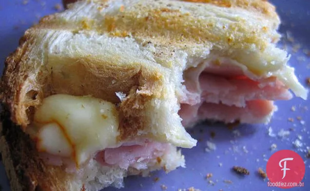 Presunto, Frango E Cheddar Panini Com Mostarda De Damasco