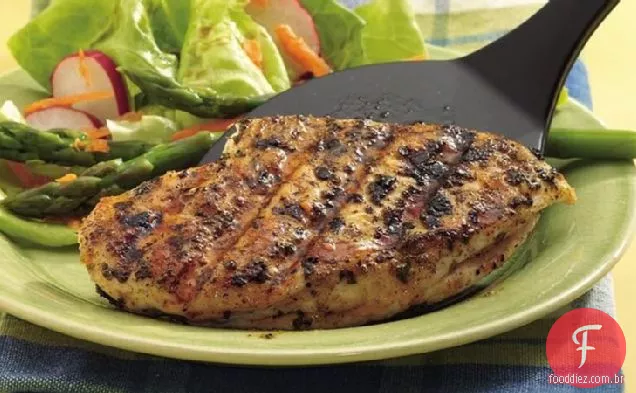 Peito de frango grelhado com sálvia e alho