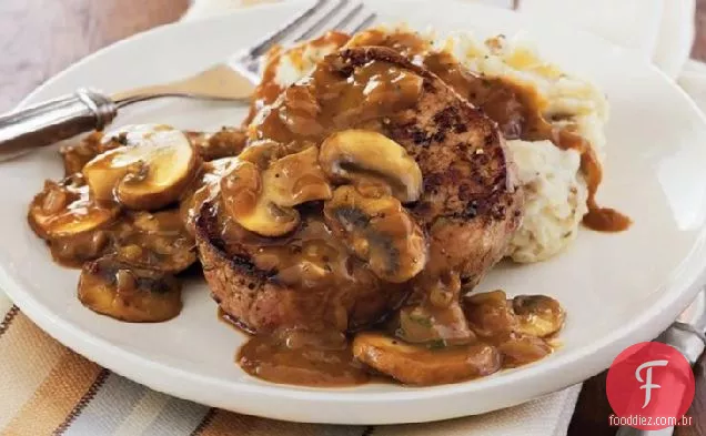 Bifes com molho de cogumelos