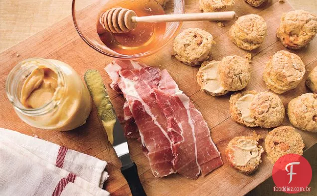 Biscoitos De Batata Doce Com Presunto, Mostarda E Mel