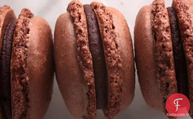 Macarons de Chocolate franceses com Ganache de Chocolate