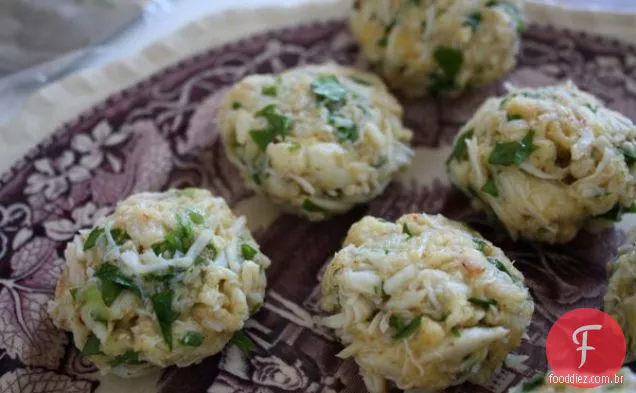 Bolos De Caranguejo Com Cebola Verde E Mostarda