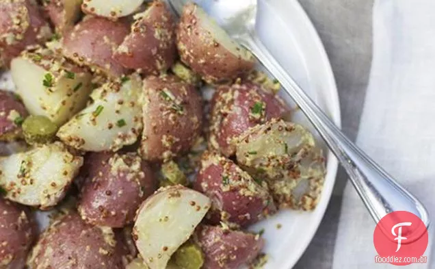 Salada de batata com mostarda e rábano