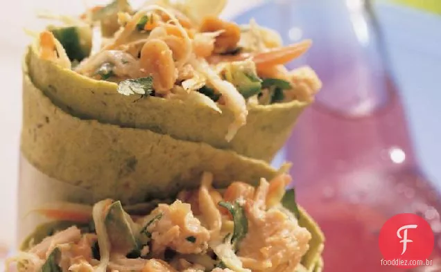 Cones De Salada De Frango Tailandês