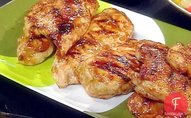 Frango assado com mostarda e cebola roxa