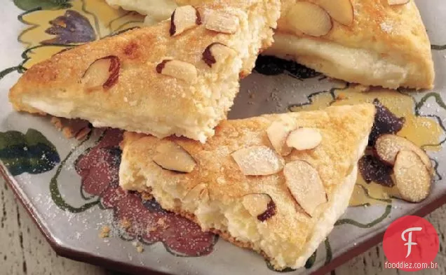 Triângulos De Queijo De Amêndoa E Creme