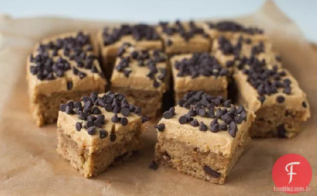 Betty Crocker Reese's ® Manteiga De Amendoim & Chocolate Chunk snack Cakes com cobertura de Manteiga De Amendoim