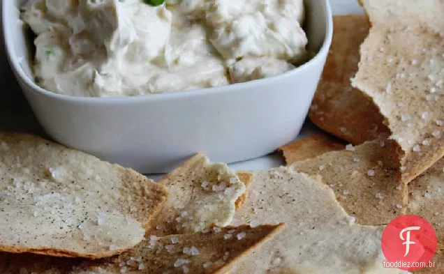 Biscoitos caseiros de Lavash com molho de Cream Cheese de chalota