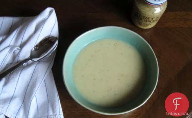 Sopa De Alho-Poró De Couve-Flor Com Mostarda