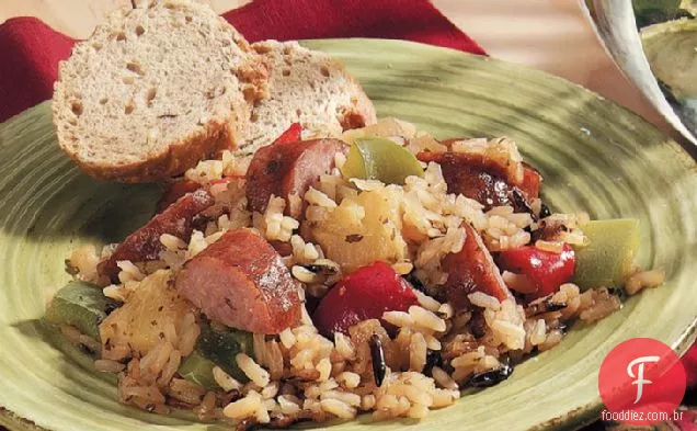 Salsicha havaiana e arroz assar