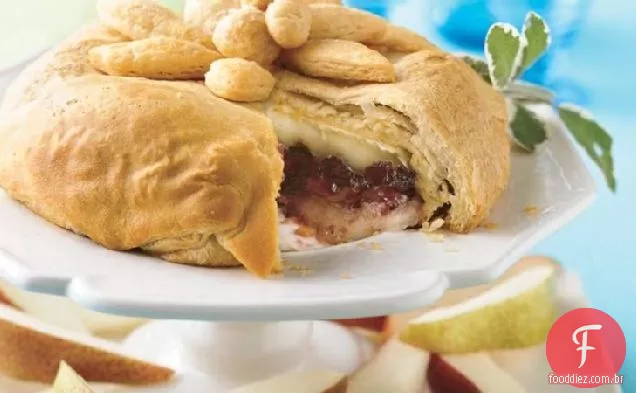 Pastry-Wrapped Cranberry Brie