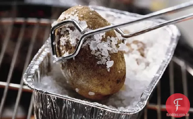 Batatas assadas na grelha