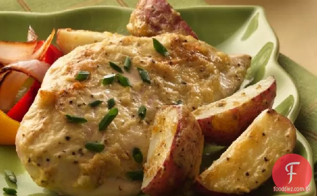Frango assado picante e batatas