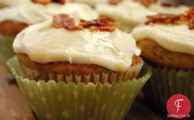 Elvis-has-Died-and-Gone-to-Heaven Cupcakes