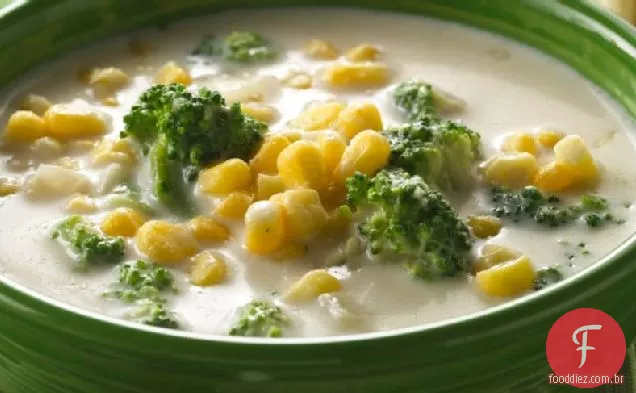 Sopa cremosa de milho e brócolis